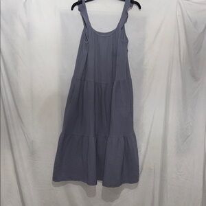 Chic Sleeveless Midi Dress in Soft Gray